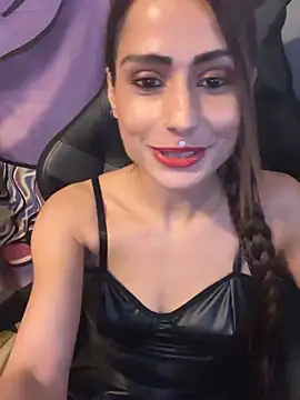 Snapshot of LaPetitechienne1 chatting on 12-31-24, 11:39 LaPetitechienne1 online show from 12-31-24, 11:39