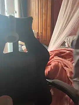 Snapshot of LaPetitechienne1 chatting on 02-04-25, 08:24 LaPetitechienne1 online show from 02-04-25, 08:24