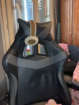 Snapshot of LaPetitechienne1 chatting on 02-04-25, 04:08 LaPetitechienne1 online show from 02-04-25, 04:08