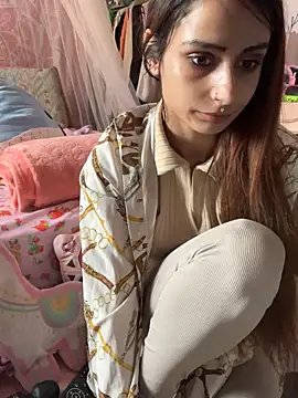 Snapshot of LaPetitechienne1 chatting on 03-11-25, 07:48 LaPetitechienne1 online show from 03-11-25, 07:48