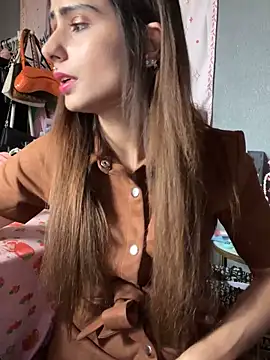 Snapshot of LaPetitechienne1 chatting on 10-17-25, 12:19 LaPetitechienne1 online show from 10-17-25, 12:19