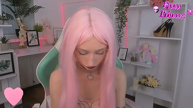 Katia Kim online show from 10-28-25, 06:50