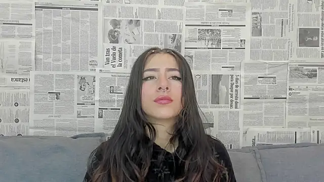 Snapshot of Mhelanny2 chatting on 12-22-24, 06:06 Mhelanny2 online show from 12-22-24, 06:06