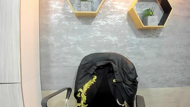 Snapshot of Mhelanny2 chatting on 04-26-26, 05:05 Mhelanny2 online show from 04-26-26, 05:05