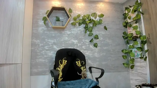 Snapshot of Mhelanny2 chatting on 05-10-26, 08:14 Mhelanny2 online show from 05-10-26, 08:14