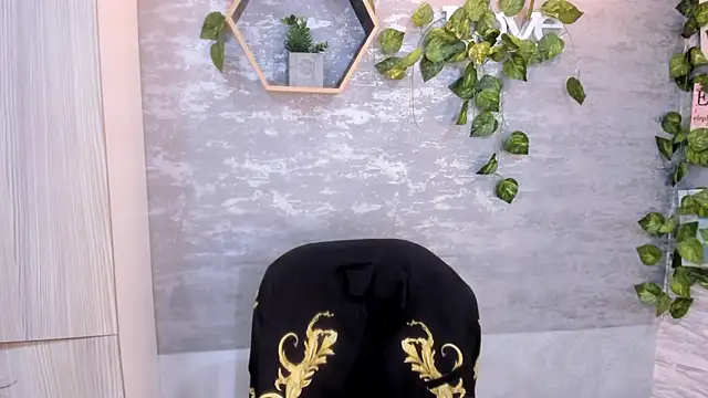 Snapshot of Mhelanny2 chatting on 05-11-26, 04:04 Mhelanny2 online show from 05-11-26, 04:04