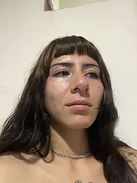 Snapshot of Mhelanny2 chatting on 05-18-26, 04:07 Mhelanny2 online show from 05-18-26, 04:07