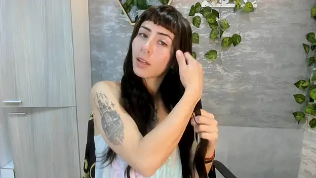 Snapshot of Mhelanny2 chatting on 05-20-26, 08:15 Mhelanny2 online show from 05-20-26, 08:15