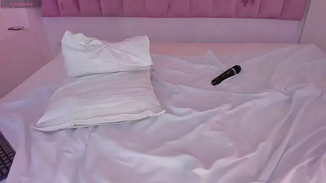 luisah  online show from 03-18-25, 01:53