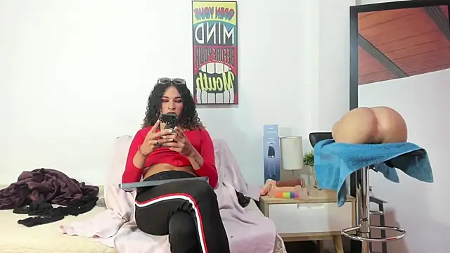 StefanyMiler online show from 12-04-25, 06:27