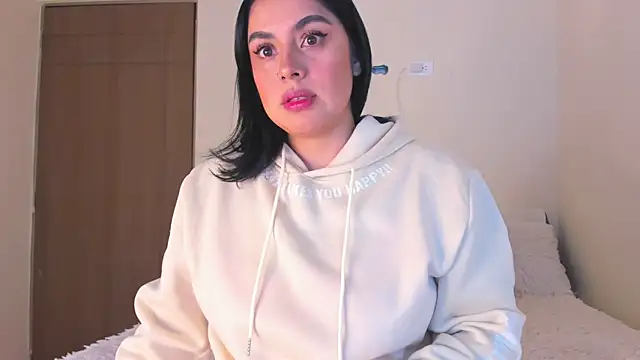 Snapshot of rosalie_lust chatting on 01-28-25, 03:15 rosalie lust online show from 01-28-25, 03:15