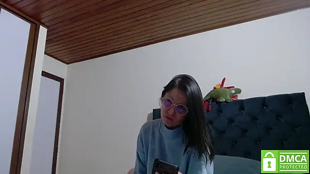 Snapshot of Sophi_Cute chatting on 12-13-24, 10:55 Sophi Cute online show from 12-13-24, 10:55