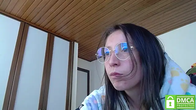 Snapshot of Sophi_Cute chatting on 12-14-24, 02:10 Sophi Cute online show from 12-14-24, 02:10