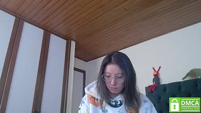 Snapshot of Sophi_Cute chatting on 12-15-24, 12:17 Sophi Cute online show from 12-15-24, 12:17