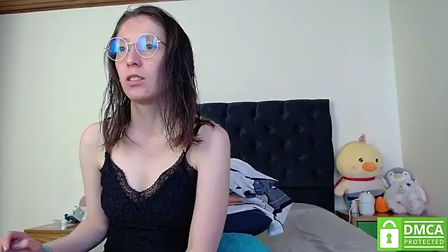 Snapshot of Sophi_Cute chatting on 12-18-24, 05:42 Sophi Cute online show from 12-18-24, 05:42
