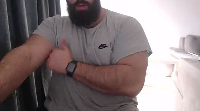 Snapshot of hugemachohandsome chatting on 02-28-25, 04:10 hugemachohandsome online show from 02-28-25, 04:10