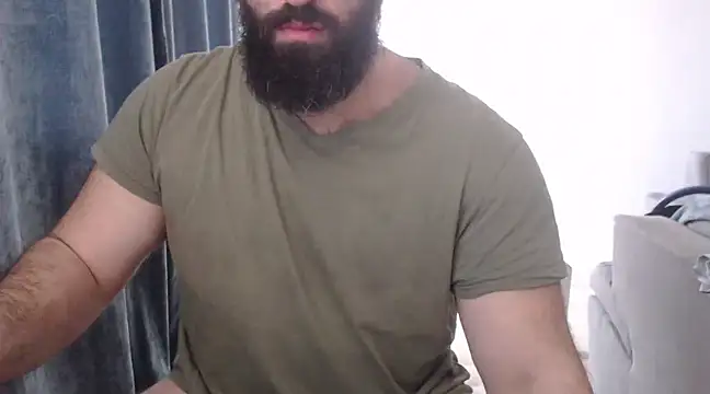 Snapshot of hugemachohandsome chatting on 03-11-25, 08:20 hugemachohandsome online show from 03-11-25, 08:20