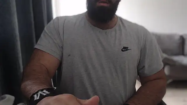 Snapshot of hugemachohandsome chatting on 09-11-25, 08:14 hugemachohandsome online show from 09-11-25, 08:14