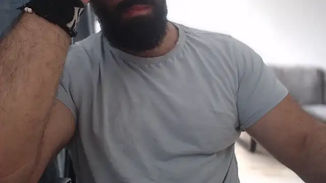 Snapshot of hugemachohandsome chatting on 09-14-25, 07:40 hugemachohandsome online show from 09-14-25, 07:40