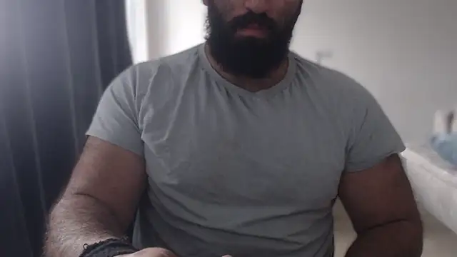 Snapshot of hugemachohandsome chatting on 09-18-25, 06:37 hugemachohandsome online show from 09-18-25, 06:37