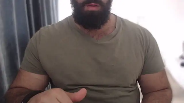 Snapshot of hugemachohandsome chatting on 09-21-25, 12:18 hugemachohandsome online show from 09-21-25, 12:18