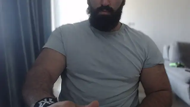 Snapshot of hugemachohandsome chatting on 09-24-25, 07:01 hugemachohandsome online show from 09-24-25, 07:01