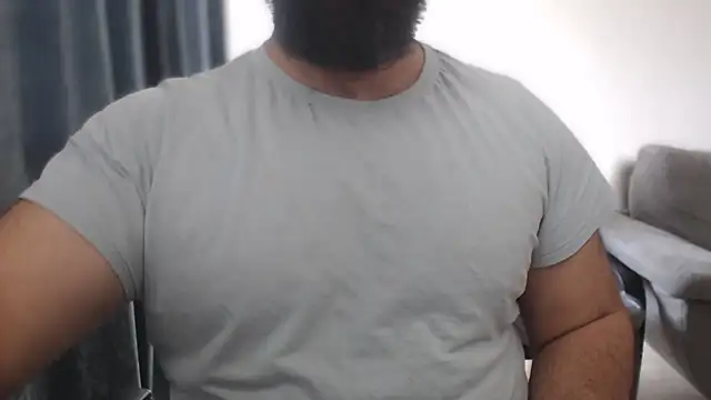 Snapshot of hugemachohandsome chatting on 09-28-25, 10:42 hugemachohandsome online show from 09-28-25, 10:42