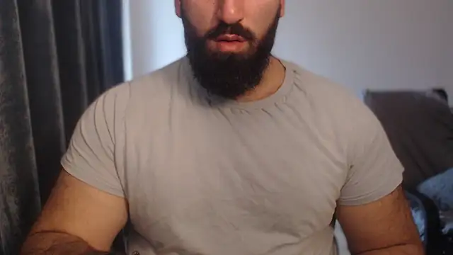 Snapshot of hugemachohandsome chatting on 10-06-25, 08:45 hugemachohandsome online show from 10-06-25, 08:45