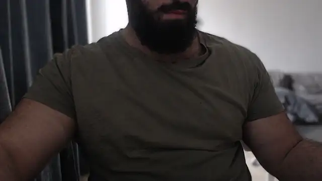 Snapshot of hugemachohandsome chatting on 10-10-25, 07:18 hugemachohandsome online show from 10-10-25, 07:18