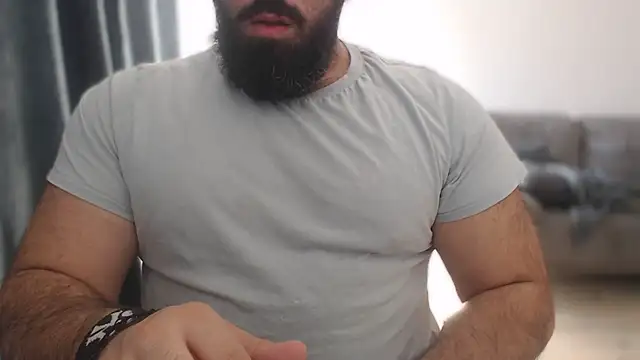 Snapshot of hugemachohandsome chatting on 10-13-25, 01:11 hugemachohandsome online show from 10-13-25, 01:11