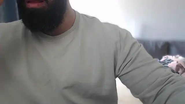 Snapshot of hugemachohandsome chatting on 10-18-25, 10:05 hugemachohandsome online show from 10-18-25, 10:05