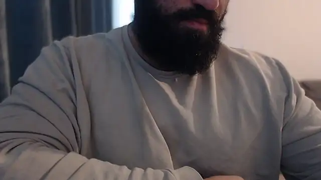 Snapshot of hugemachohandsome chatting on 10-28-25, 08:07 hugemachohandsome online show from 10-28-25, 08:07