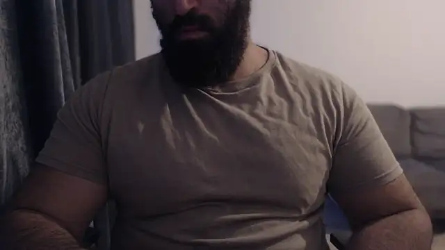 Snapshot of hugemachohandsome chatting on 11-08-25, 06:35 hugemachohandsome online show from 11-08-25, 06:35