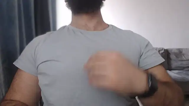 Snapshot of hugemachohandsome chatting on 11-18-25, 10:09 hugemachohandsome online show from 11-18-25, 10:09