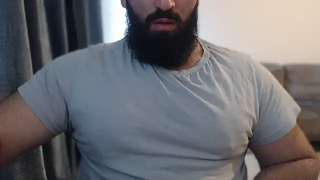 Snapshot of hugemachohandsome chatting on 11-19-25, 10:15 hugemachohandsome online show from 11-19-25, 10:15