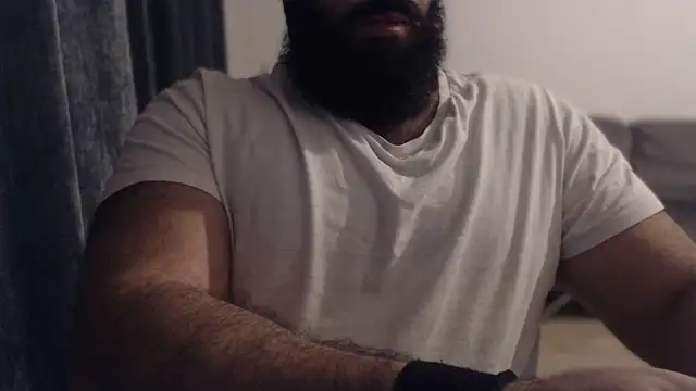 Snapshot of hugemachohandsome chatting on 11-20-25, 04:40 hugemachohandsome online show from 11-20-25, 04:40