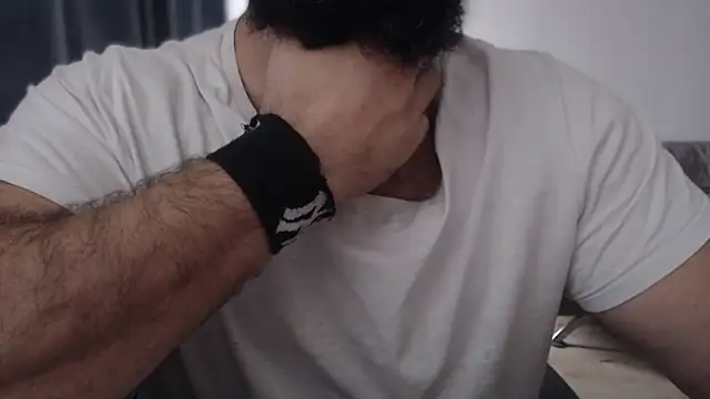 Snapshot of hugemachohandsome chatting on 11-21-25, 09:30 hugemachohandsome online show from 11-21-25, 09:30