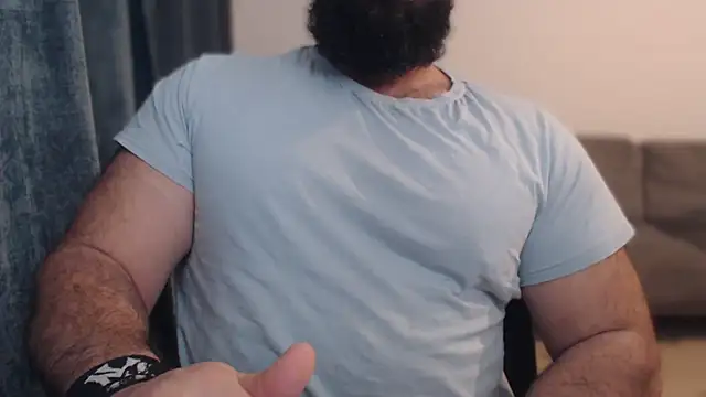 Snapshot of hugemachohandsome chatting on 11-21-25, 10:30 hugemachohandsome online show from 11-21-25, 10:30