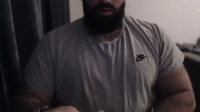 Snapshot of hugemachohandsome chatting on 11-27-25, 10:23 hugemachohandsome online show from 11-27-25, 10:23