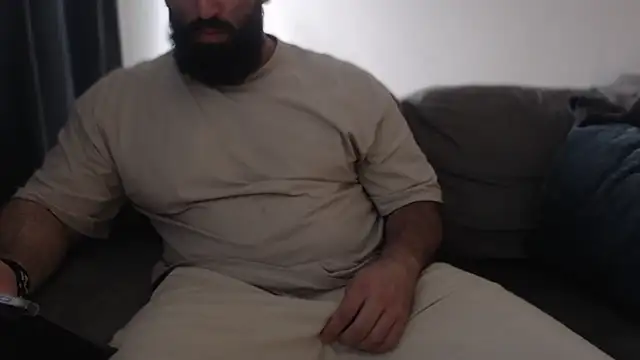 Snapshot of hugemachohandsome chatting on 12-14-25, 11:37 hugemachohandsome online show from 12-14-25, 11:37