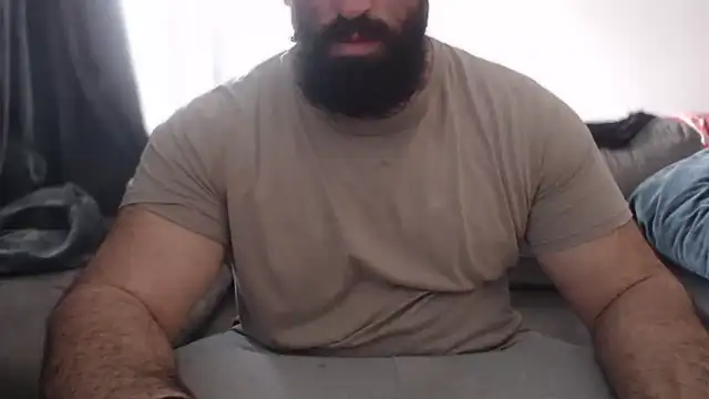 hugemachohandsome online show from 12-18-25, 11:38