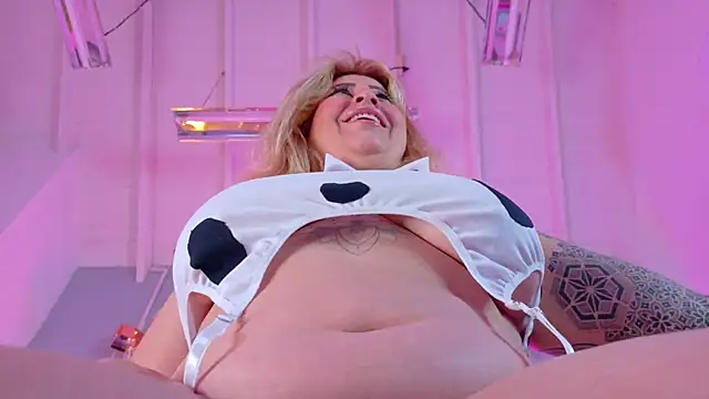 Snapshot of Miss_Pawi chatting on 02-02-26, 09:24 Miss Pawi online show from 02-02-26, 09:24