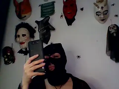 Snapshot of FeticheMacabre chatting on 12-13-24, 08:58 FeticheMacabre online show from 12-13-24, 08:58