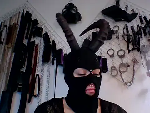 Snapshot of FeticheMacabre chatting on 01-15-25, 08:37 FeticheMacabre online show from 01-15-25, 08:37