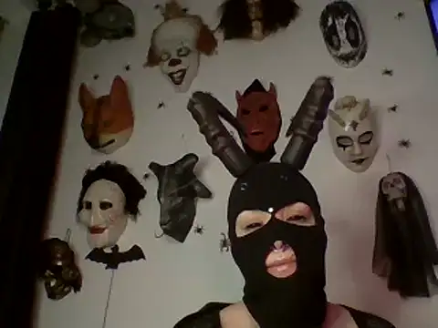 Snapshot of FeticheMacabre chatting on 02-16-25, 05:04 FeticheMacabre online show from 02-16-25, 05:04