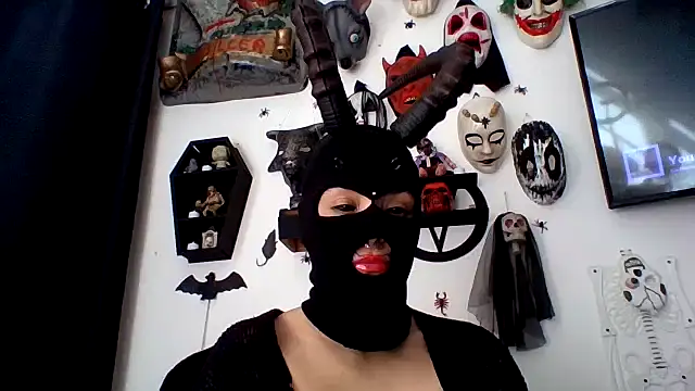 Snapshot of FeticheMacabre chatting on 09-20-25, 05:25 FeticheMacabre online show from 09-20-25, 05:25