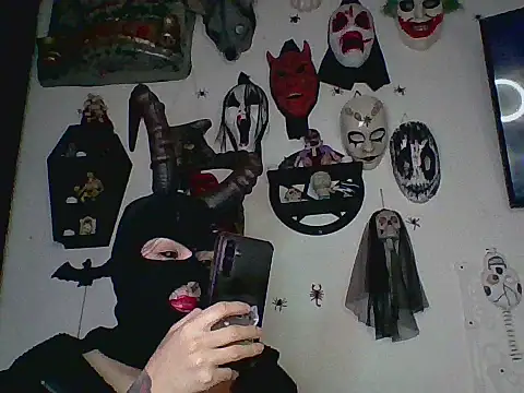 Snapshot of FeticheMacabre chatting on 10-20-25, 11:38 FeticheMacabre online show from 10-20-25, 11:38