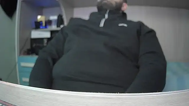 michele1500 online show from 12-17-25, 04:57