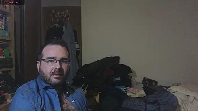 Snapshot of curiosillo83 chatting on 02-21-25, 03:56 curiosillo83 online show from 02-21-25, 03:56