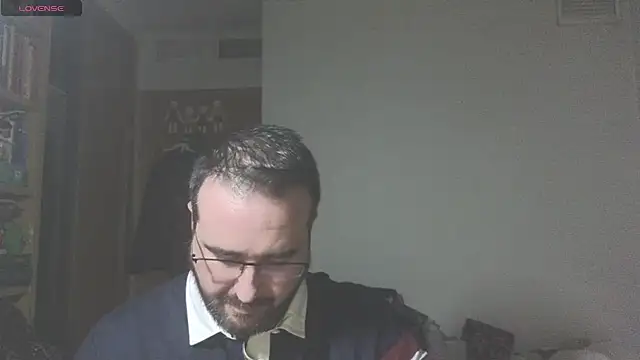 Snapshot of curiosillo83 chatting on 02-21-25, 06:04 curiosillo83 online show from 02-21-25, 06:04